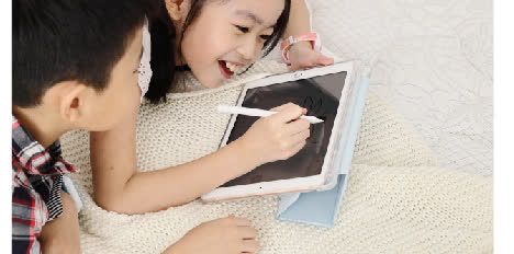 Children handwriting and drawing on the NovaPlus ColorNote full-color smart notebook